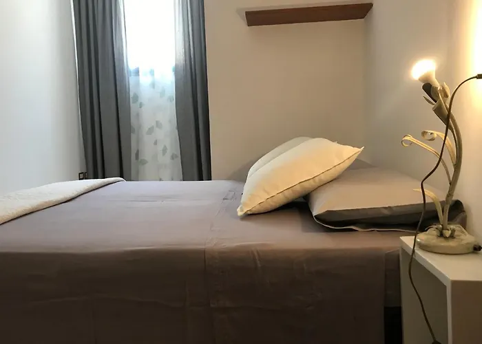 A due passi dalla città